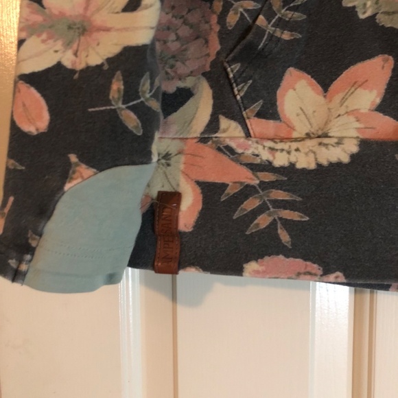 1/4 zip hoodie. Brand - Ampersand Ave - Picture 3 of 3